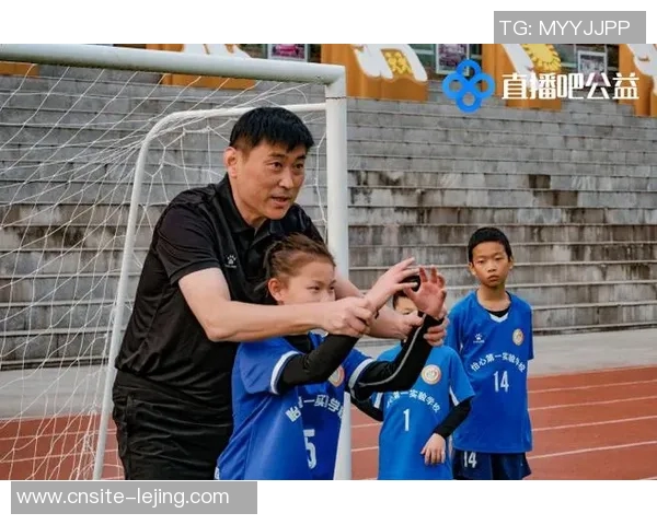 直播吧公益活动走进成都校园杨晨徐亮携手共筑体育梦想